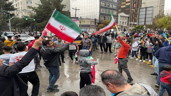 شادی مردم ایران زمین پس از پیروزی غیورمردان تیم ملی فوتبال مقابل ولز