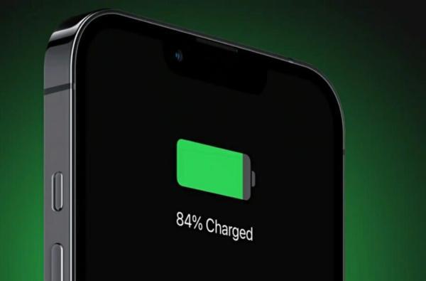 آپدیت iOS 17.4 ظاهراً باعث تخلیه سریع تر باتری آیفون ها می گردد